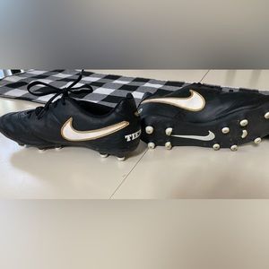 Nike Tiempo Cleats!! Size 6Y